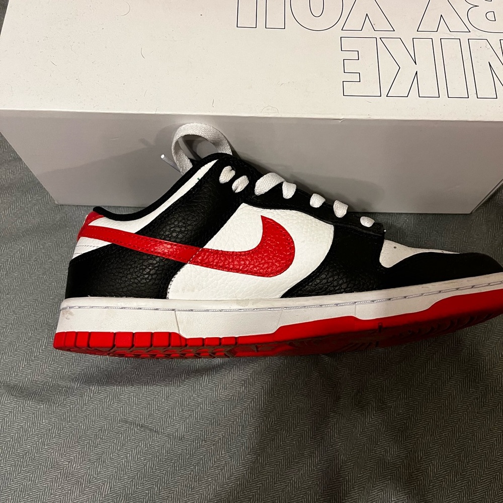 Nike Black and White Athletic Shoes - Picture 2 of 4